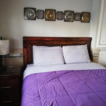 Suites Leon Rojo Tijuana Ngoại thất bức ảnh