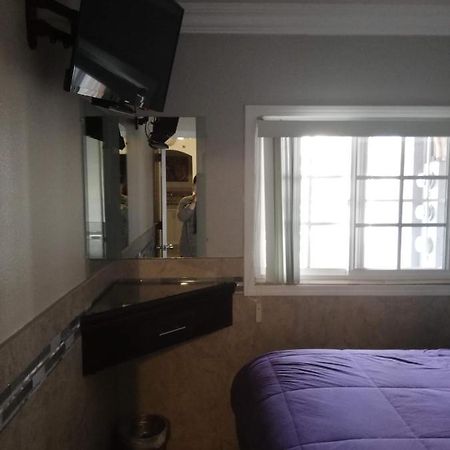 Suites Leon Rojo Tijuana Ngoại thất bức ảnh