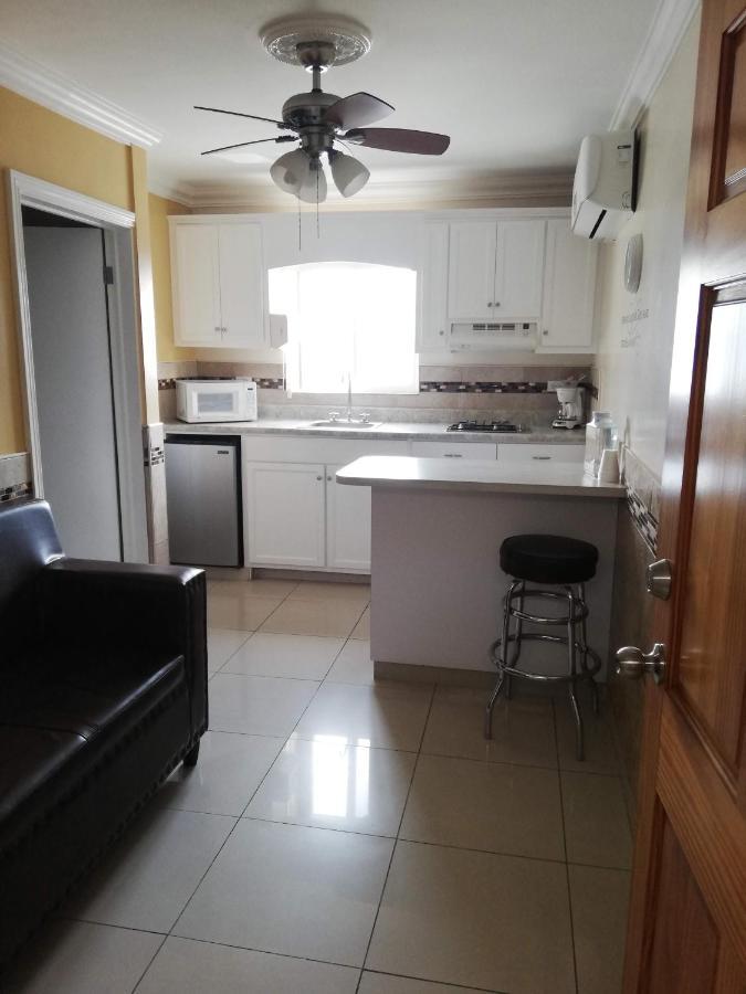 Suites Leon Rojo Tijuana Ngoại thất bức ảnh