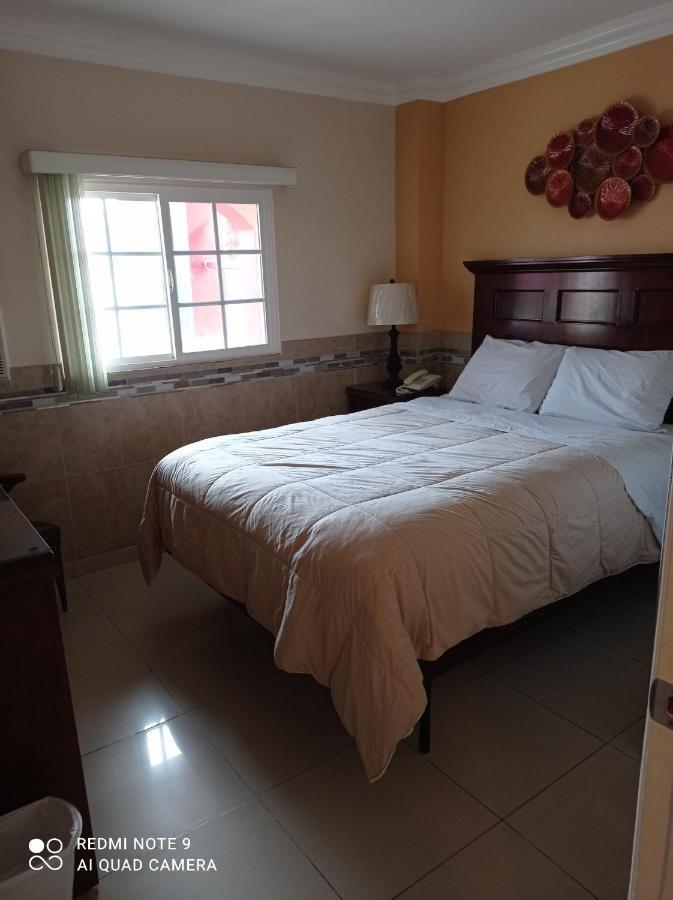 Suites Leon Rojo Tijuana Ngoại thất bức ảnh