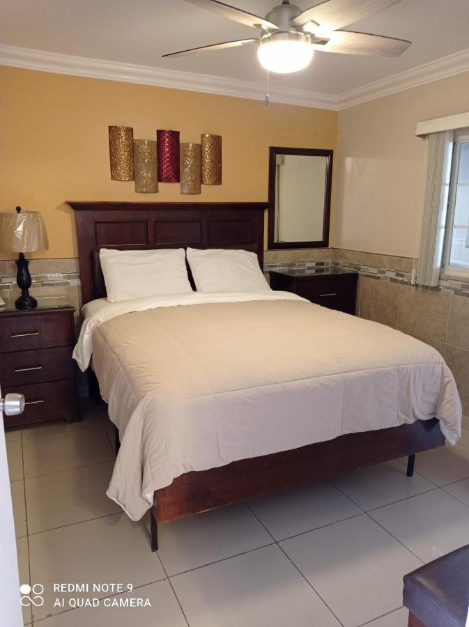 Suites Leon Rojo Tijuana Ngoại thất bức ảnh